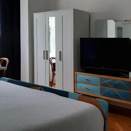 Bed & Breakfast Bed & Chic