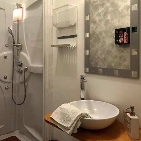 Alojamento de Acomodação e Pequeno-almoço Bed & Chic Trieste